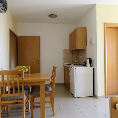 Kojan Апартаменты Омиш